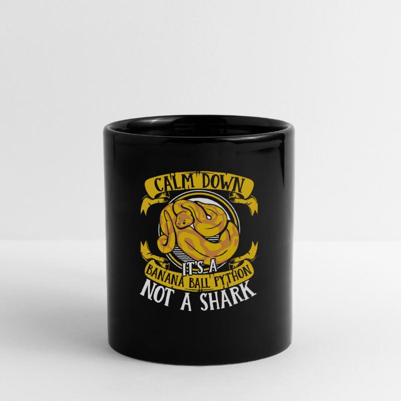 Calmez-vous, ce n’est pas une boule de banane de python de requin Mug uni