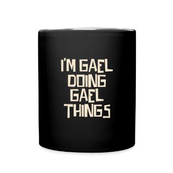 Je suis Gael en train de faire des choses Gael - Mug uni - noir - Devant