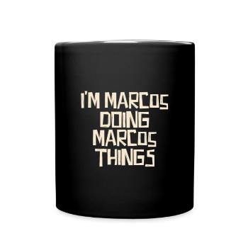Je suis Marcos en train de faire des choses Marcos - Mug uni - noir - Devant