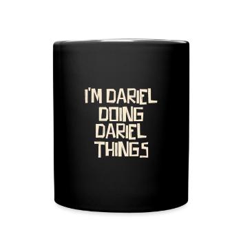 Je suis Dariel en train de faire des choses à Dariel - Mug uni - noir - Devant