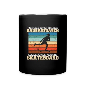 Coole Jungs fahren Skateboard - Tasse einfarbig - Schwarz - Vorne