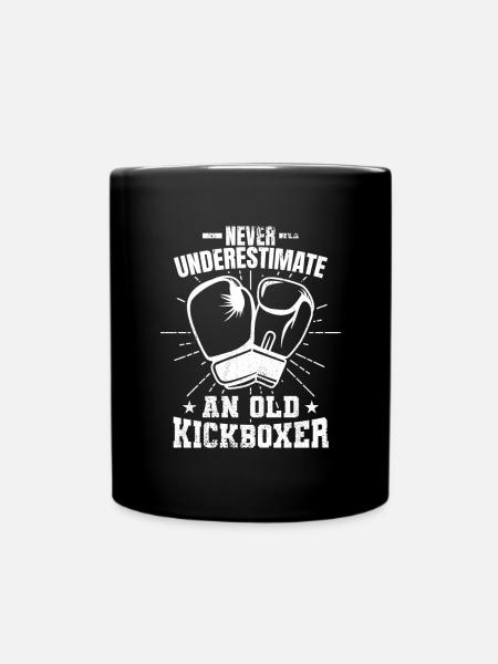 Unterschätze nie einen alten Kickboxer - Tasse einfarbig - Schwarz