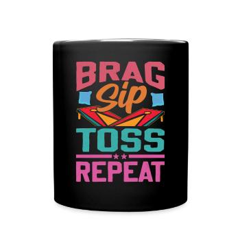 Brag Sip Toss Repeat - Cornhole Spruch - Tasse einfarbig - Schwarz - Vorne