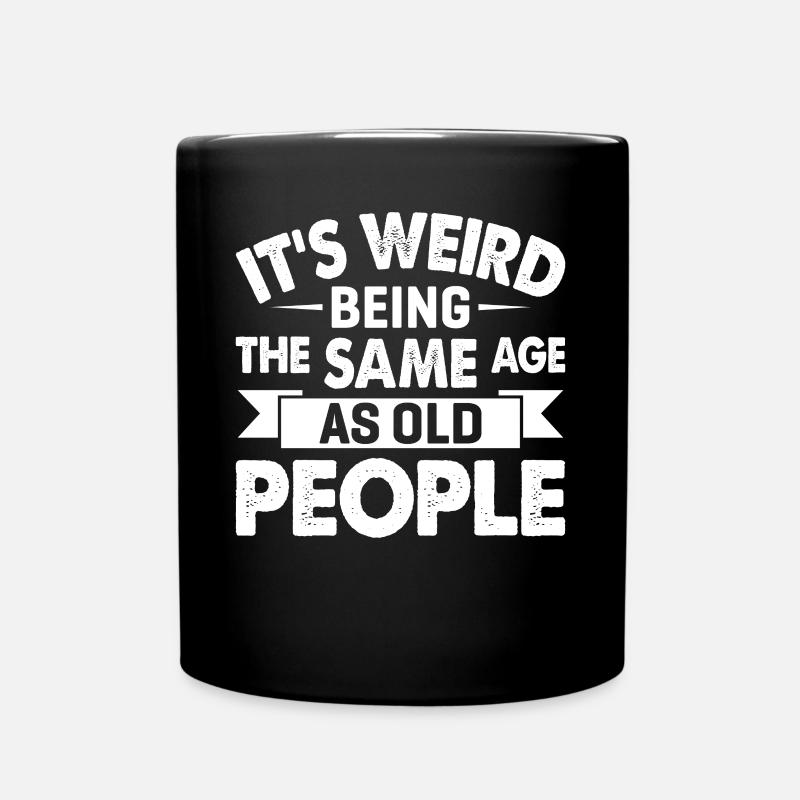 C’est bizarre d’avoir le même âge que les personnes âgées - Mug uni - noir