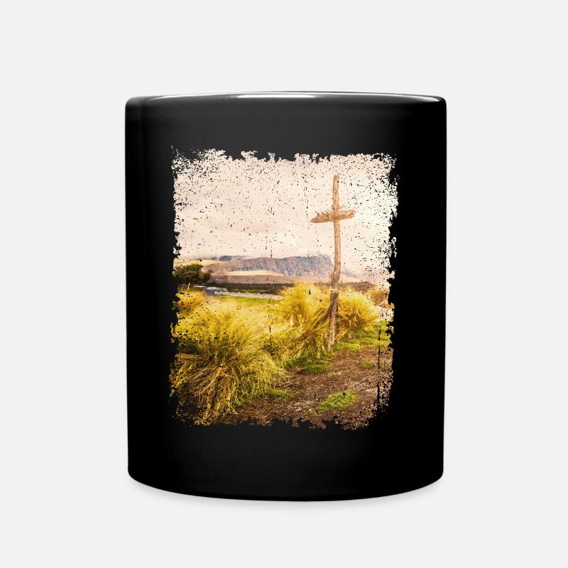 Croix en bois dans un paysage aride | Croix de Jésus - Mug uni - noir