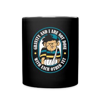 Die Schwerkraft und ich sind noch nicht fertig gebrochener Knochenchirurg - Tasse einfarbig - Schwarz - Vorne