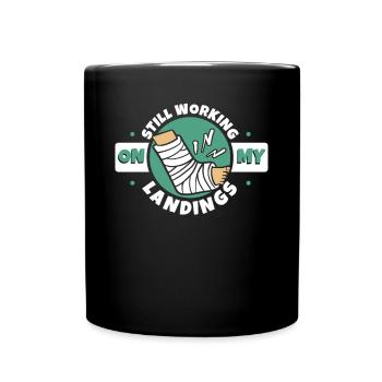 Ich arbeite immer noch an meinen Landungen, gebrochener Fingerknochen - Tasse einfarbig - Schwarz - Vorne