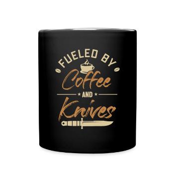Angetrieben von Kaffee und Messern Metzgermesser Messer - Tasse einfarbig - Schwarz - Vorne