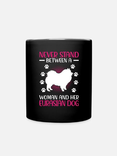 Frau und ihr Eurasier Eurasian Spitz - Tasse einfarbig - Schwarz
