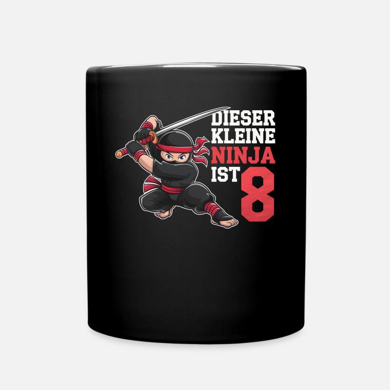 Ce t-shirt d’anniversaire Little Ninja Is 8 - Mug uni - noir