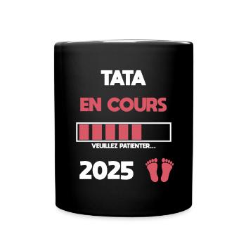 Tata in Progress 2025 Schwangerschaftsankündigung - Tasse einfarbig - Schwarz - Vorne