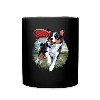 chien joyeux jouant au frisbee dans le vert - Mug uni - noir - Devant