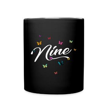 NINE - Nom de fille avec des papillons colorés - Mug uni - noir - Devant
