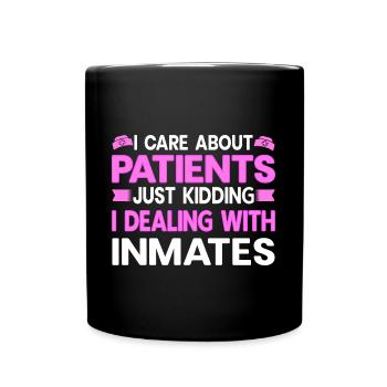 Une infirmière correctionnelle s’occupe des cadeaux des détenus - Mug uni - noir - Devant