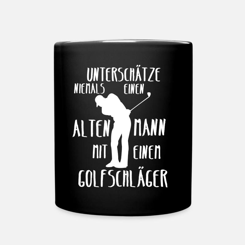 Alter Mann beim Golf spielen Abschlag Üben Eisen - Tasse einfarbig - Schwarz