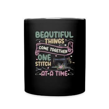 Ein Stich nach dem anderen, Quilten, Nähen. - Tasse einfarbig - Schwarz - Vorne