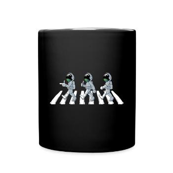 Astronauten gehen über Weltraum Zebrastreifen - Tasse einfarbig - Schwarz - Vorne