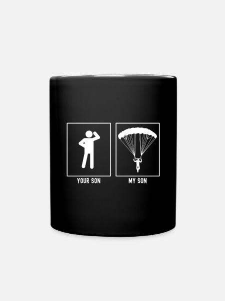 Dein Sohn - Mein Sohn - Gleitschirmfliegen von vor - Tasse einfarbig - Schwarz
