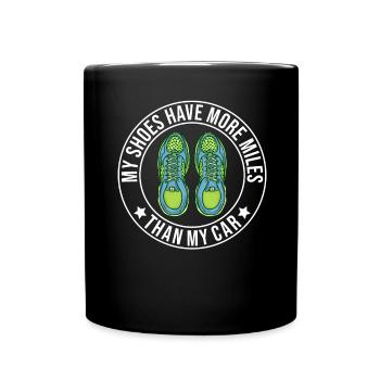 Laufen Schuhe haben mehr Meilen als mein Auto - Tasse einfarbig - Schwarz - Vorne
