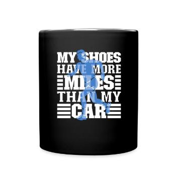 Laufen Schuhe haben mehr Meilen als mein Auto - Tasse einfarbig - Schwarz - Vorne