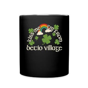 Küss mich - St. Patricks Day Betio Village - Tasse einfarbig - Schwarz - Vorne