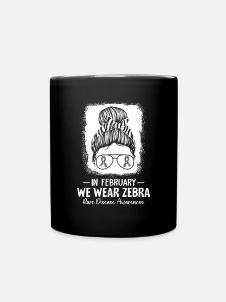 Bewusstsein für seltene Krankheiten Unordentliches Brötchen Zebraband - Enfärgad mugg - svart