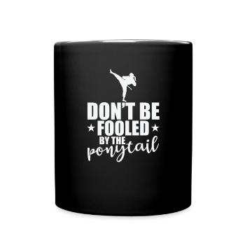 Ne vous laissez pas berner par le taekwondo à queue de cheval - Mug uni - noir - Devant