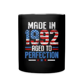 Hergestellt im Jahr 1992 Bis zur Perfektion gealtert USA Flagge Lustig - Tasse einfarbig - Schwarz - Vorne