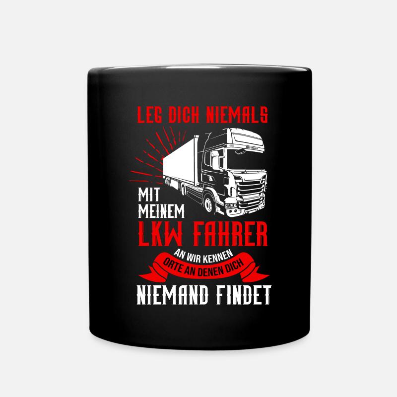 Leg dich niemals mit einem LKW Fahrer an - Tasse einfarbig - Schwarz
