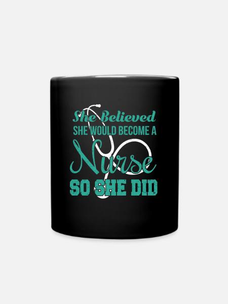 Elle croyait qu'elle deviendrait une infirmière étudiante - Mug uni - noir