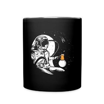 Astronaut trinkt Bier im Weltall - Tasse einfarbig - Schwarz - Vorne