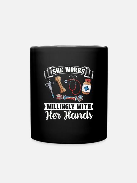Vétérinaire elle travaille volontiers médecin vétérinaire - Mug uni - noir
