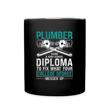 Plombier utilisant un tuyau de plomberie à outil élevé - Mug uni - noir - Devant