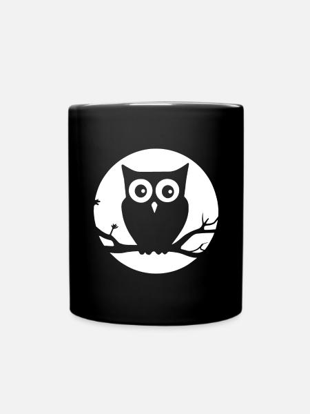 Eule auf einem Ast vor dem Mond sitzend - Tasse einfarbig - Schwarz
