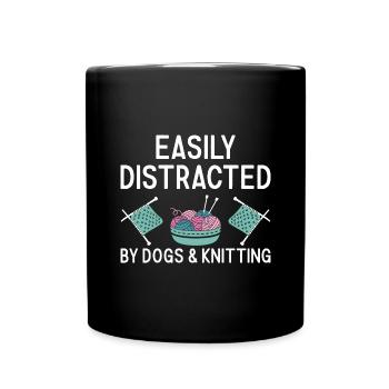 Tricoteuse facilement distraite par les chiens et le tricot - Mug uni - noir - Devant