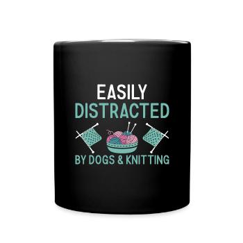 Tricoteuse facilement distraite par les chiens et le tricot - Mug uni - noir - Devant