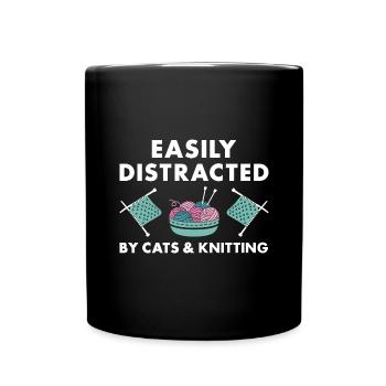 Tricoteuse facilement distraite par les chats et le tricot - Mug uni - noir - Devant