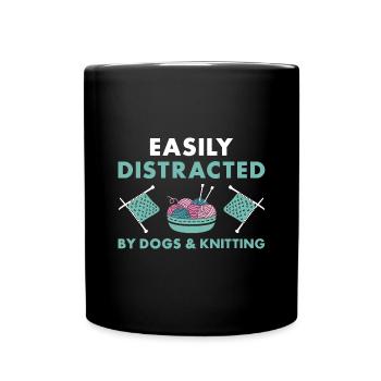 Tricoteuse facilement distraite par les chiens et le tricot - Mug uni - noir - Devant