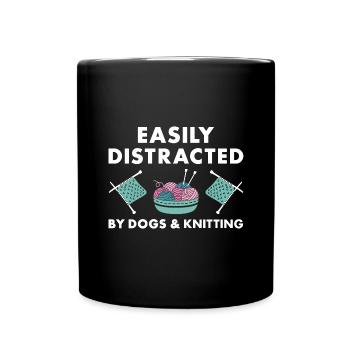 Tricoteuse facilement distraite par les chiens et le tricot - Mug uni - noir - Devant