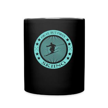 Okay but first Skiing - Tasse einfarbig - Schwarz - Vorne