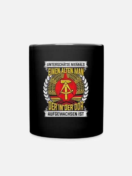 Unterschätze niemals einen alten Mann. DDR Motiv - Tasse einfarbig - Schwarz