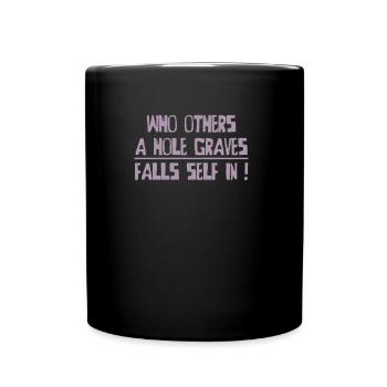 Denglisch Wer andern eine Grube gräbt - Tasse einfarbig - Schwarz - Vorne