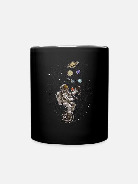 Astronaut jongliert Planeten auf einem Einrad - Tasse einfarbig - Schwarz