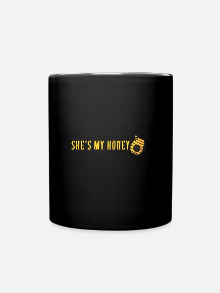 Sie ist mein Honig - Liebe Valentinstag Spruch - Tasse einfarbig - Schwarz