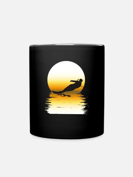 Wasserski Wassersport T-Shirt im Sonnenuntergang - Tasse einfarbig - Schwarz