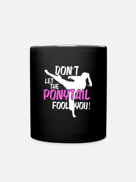 karate mädchen - Tasse einfarbig - Schwarz