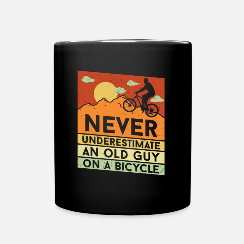 Never Underestimate an Old Guy on a Bicycle - Tasse einfarbig - Schwarz
