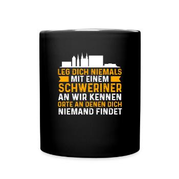 Leg Dich Niemals Mit Einem Schweriner An - Tasse einfarbig - Schwarz - Vorne