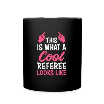 So sieht eine coole Schiedsrichterin aus - Tasse einfarbig - Schwarz - Vorne
