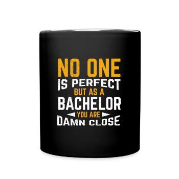Niemand ist perfekt aber ein Bachelor Abschluss - Tasse einfarbig - Schwarz - Vorne